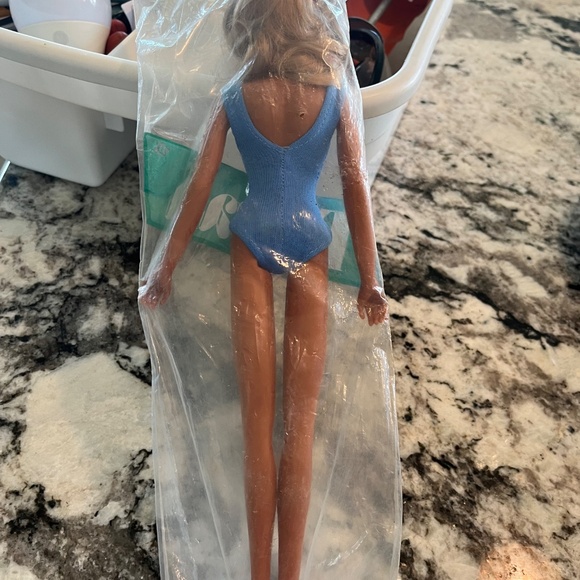 Farrah Barbie doll - Picture 4 of 8